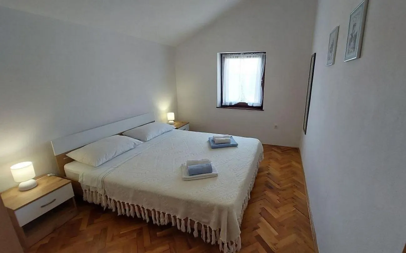 Apartments With A Parking Space Cres - 22185 Croatia